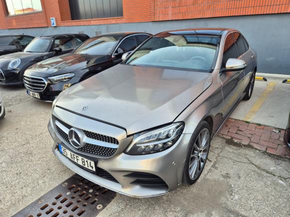 Mercedes-Benz C-Serisi Sedan 200 4 MATIC AMG FL