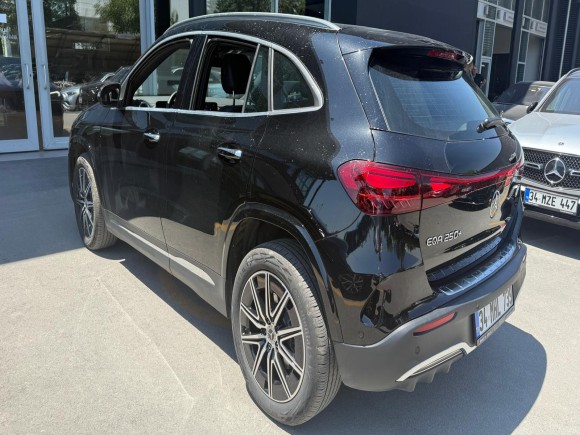Mercedes-Benz EQB 250+ AMG+