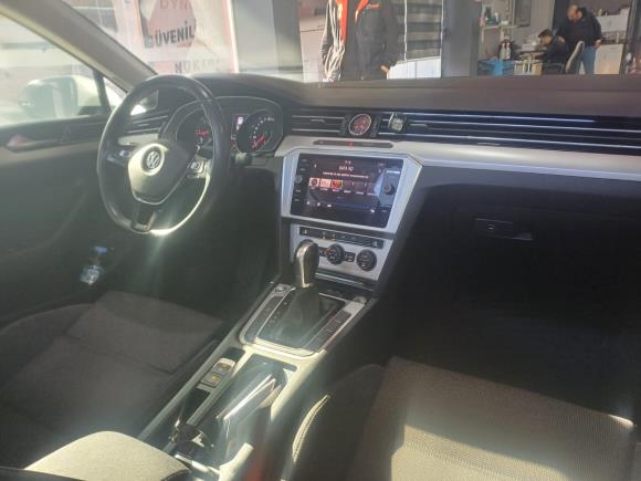 Volkswagen Passat 1.6 Tdi Elegance