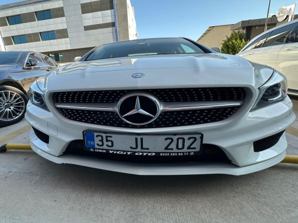 Mercedes-Benz CLA 200 AMG