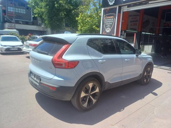 Volvo XC40  1.5 T3 MOMENTUM CAM TAVAN