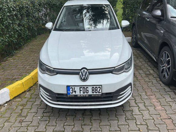 Volkswagen Golf 1.0 e TSI LIFE 